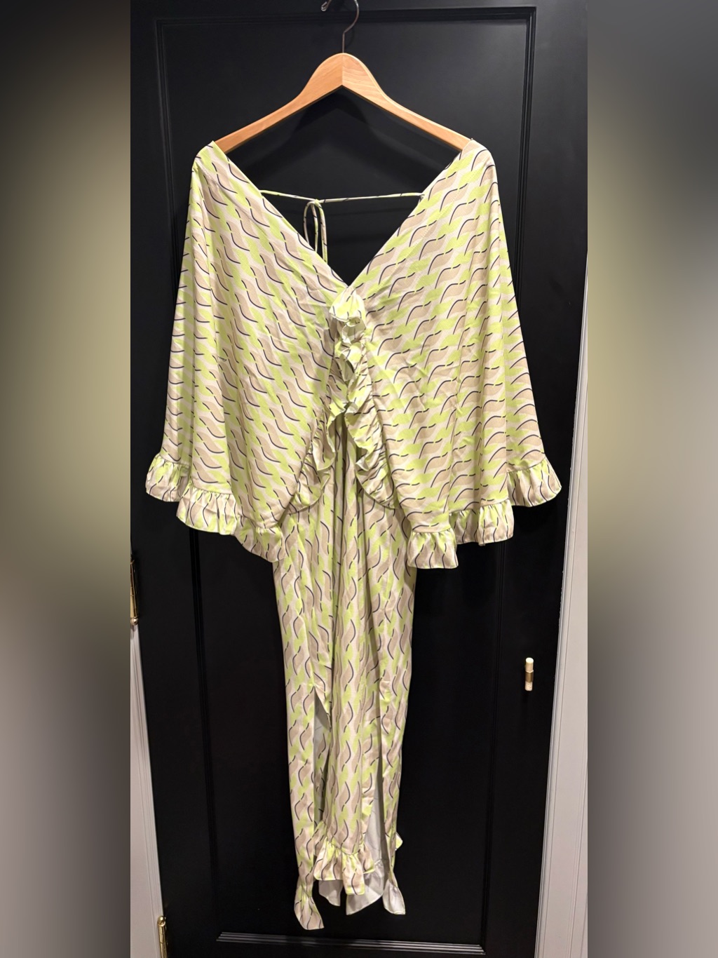 Light Green Ruffle Dress Miami Slits On Both Side Butterfly Sleeves Caos Brazil